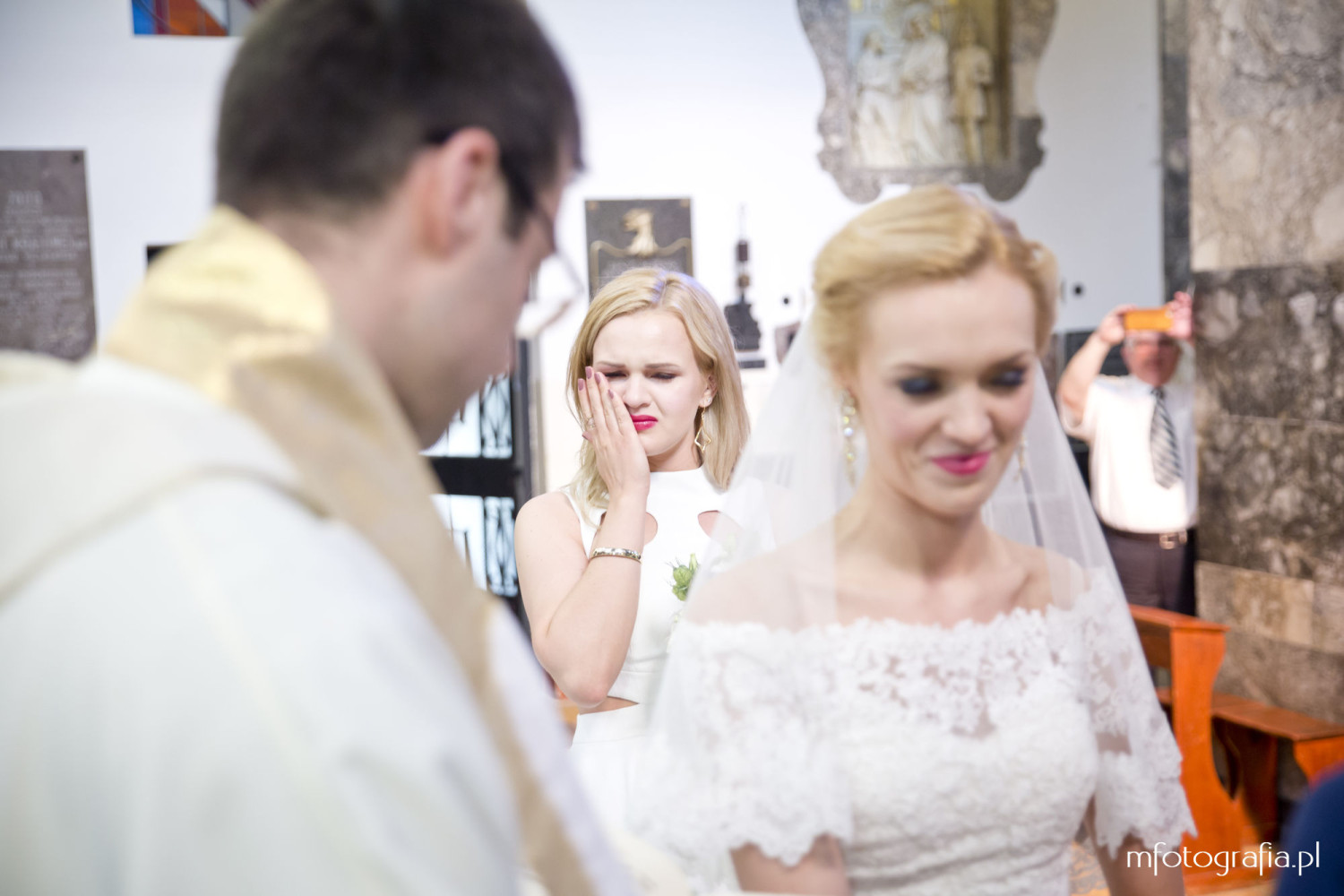 fotografia emecji podczas ślubu